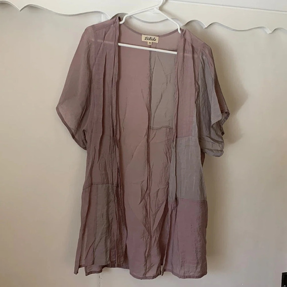 Listicle Tops - Listicle kimono type top - size M - lavender and gray block pattern.